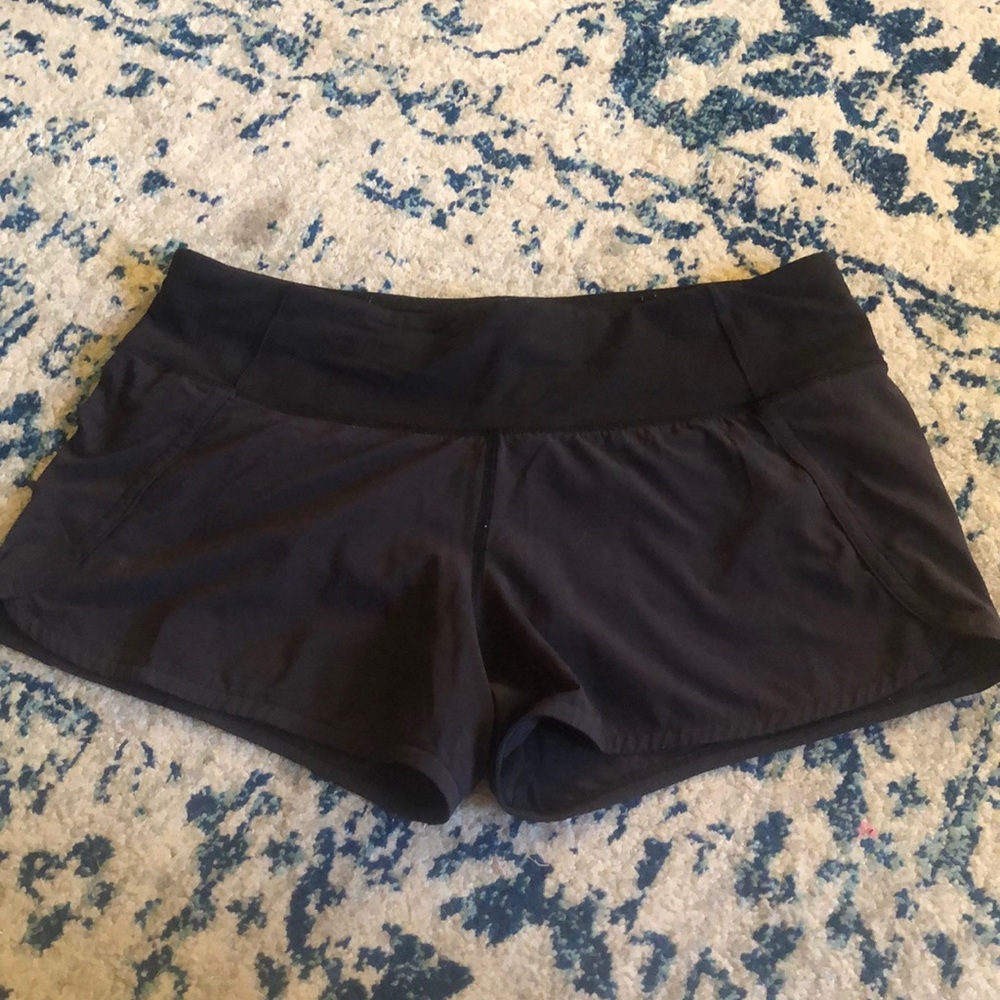Barely worn size 8 lulu short
